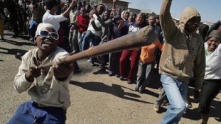 Két külföldit gyújtottak fel, hármat pedig megöltek Dél-Afrikában