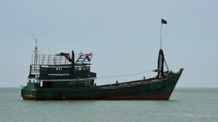 Sorban robbantják fel az halászokhajókat az indonéz hatóságok