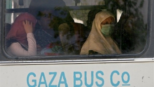 Netanjahu leállította az “apartheid-buszokat”