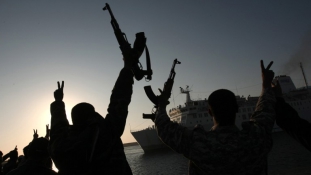 Török teherhajót támadtak meg Líbia partjainál