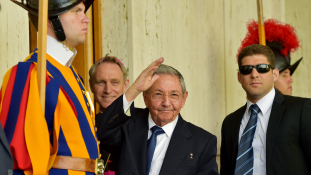 Raul Castro magánkihallgatáson a pápánál