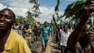 A puccsisták megadták magukat Burundiban