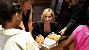 J.K. Rowling beszólt a homofóboknak