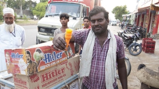 Berlinben tiltakoznak: Hitlernek hívják az indiai fagyitölcsért