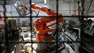 Belépés csak robotoknak. Teljesen automata gyár épül Kínában