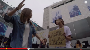 Ölelj meg kampányok után adj egy pofont kísérlet Tokió utcáin