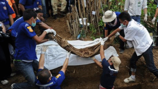 Tömegsírok kérdőjelekkel Malajzia és Thaiföld határán