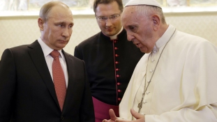 Ferenc pápa ismét a béke angyala lenne – ezúttal Putyinnal