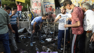 Gázpalackos pokolgép csapágygolyói gyilkoltak a török választási kampányban