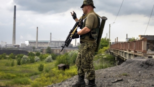 Mindenki a másikra mutogat: egyre több a halott Kelet-Ukrajnában