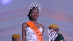 Ezekért a képekért fosztották meg koronájától Miss. Zimbabwét (+18)