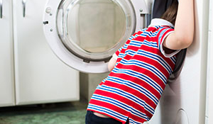 Tragédia: mosógép végzett egy kétéves kisfiúval