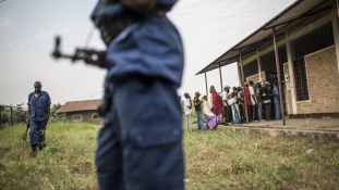 Új menekülthullám: ezrek léptek meg Burundiból a határzár előtt