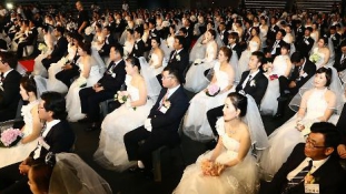 Tömeges esküvő észak-koreaiaknak Szöulban