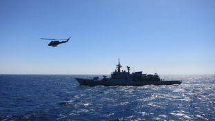 Megkezdődött a földközi-tengeri uniós katonai művelet