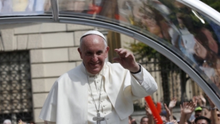 Az életfogytig tartó vezetők ellen szólt a pápa
