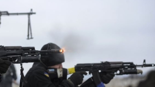 Ukrán válság – Kijev szerint egy nap alatt több mint százszor lőttek a szakadárok