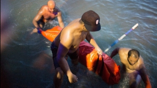 Menekültek fulladtak a tengerbe a líbiai partoknál