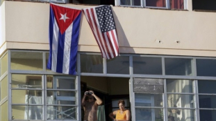 Tiltakozók itt is, ott is – megnyílt az USA nagykövetsége Havannában
