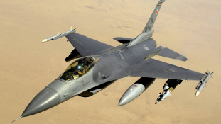 Új F-16-osaival támadta az Iszlám Államot az iraki légierő