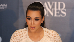 Mégsem profi filmesek előtt szül Kim Kardashian?