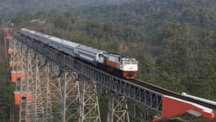 Indonézia is szupergyors vasutat épít