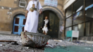 Öngyilkos merénylettel kezdődött az ünnep Jemenben
