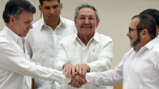Castro, Santos, Timochenko: történelmi kézfogás Kubában
