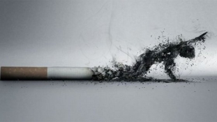 Százezer dohányos kaphat százmilliárdokat két nagy dohánycégtől