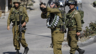 Katonák járőröznek a rendőrökkel az izraeli városokban