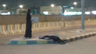 Mi van, ha valaki tök részegen fetreng Szaúd-Arábiában az utcán egy szál burkában?