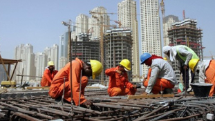 Jobban védik a külföldi munkavállalókat az Egyesült Arab Emirátusokban