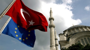 Török kormányfő: hat EU-csatlakozási fejezet azonnal megnyitható