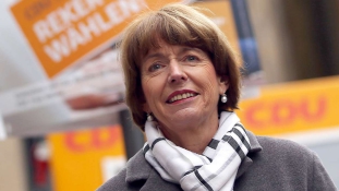 A migránsok miatt szúrtak nyakon egy politikusnőt Németországban