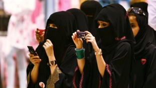 Ilyen hülye kérdésekkel ostromolják külföldön a szaúdi turistákat