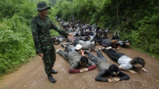 Katonai táborral büntetik a rossz diákokat Thaiföldön