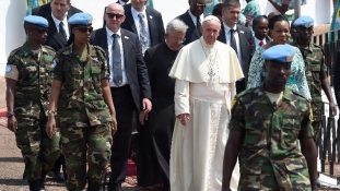 Evezzünk át a tó túlsó partjára – Banguiban ér véget a pápa afrikai útja