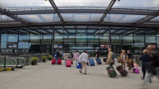 Terrorveszély miatt evakuálták a londoni Gatwick repülőteret