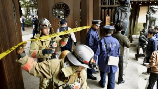 Bomba robbant a Jaszukuni-szentélyben