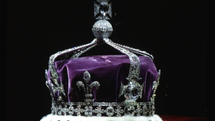 Az indiaiak visszakövetelik a brit királynő koronájának hatalmas gyémántját
