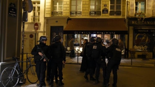 Több mint ezer házkutatást végeztek Franciaországban
