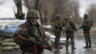 Távirányított akna végzett három katonával Kelet-Ukrajnában
