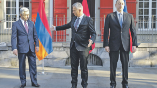 Fölösleges elnöki szócséplés? Továbbra is harcolnak Hegyi-Karabahban