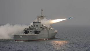 Éles iráni lőgyakorlat, amerikai hadihajók közelében