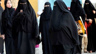 Történelem, ma: először választanak a szaúdi nők