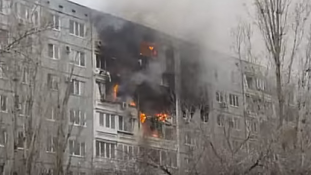 Gázrobbanás egy nyolcemeletes panelházban – videóval