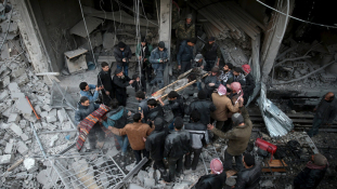 Oroszok bombáztak szét egy szíriai iskolát, gyerekek haltak meg