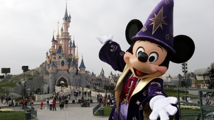 Fegyveres férfit fogtak a párizsi Disneylandnél
