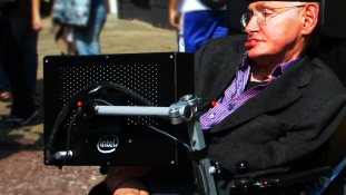 Stephen Hawking a depressziósoknak: van kiút a fekete lyukból