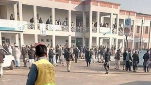 Több mint 20 halott – vége a terrortámadásnak a pakisztáni egyetemen